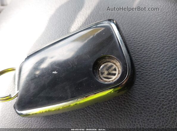 3VV3B7AX4JM119925 2018 VOLKSWAGEN TIGUAN Gray Dashboard view