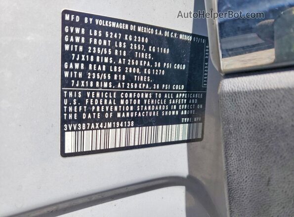 3VV3B7AX4JM194138 2018 VOLKSWAGEN TIGUAN Silver Widok komory silnika