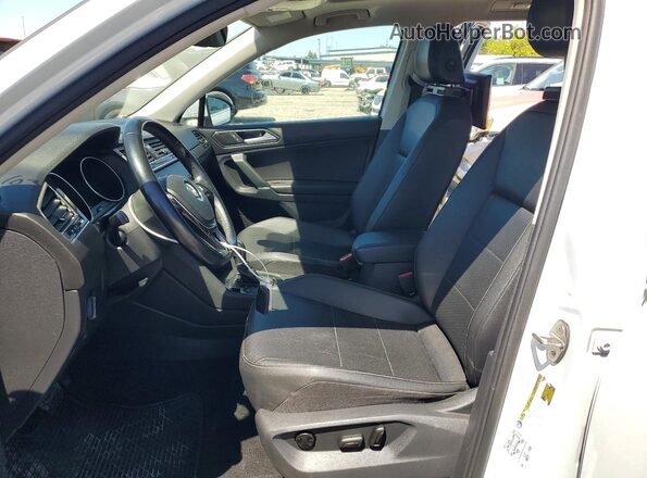 3VV3B7AX4JM194138 2018 VOLKSWAGEN TIGUAN Silver Widok wnętrza z przodu