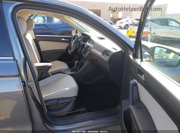 3VV3B7AX4JM221452 2018 VOLKSWAGEN TIGUAN Gray Вид салону спереду