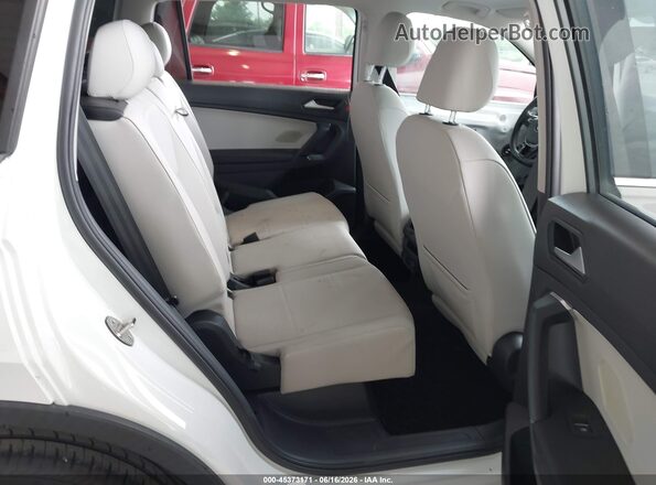 3VV3B7AX4KM104858 2019 VOLKSWAGEN TIGUAN White Widok naklejki z numerem VIN