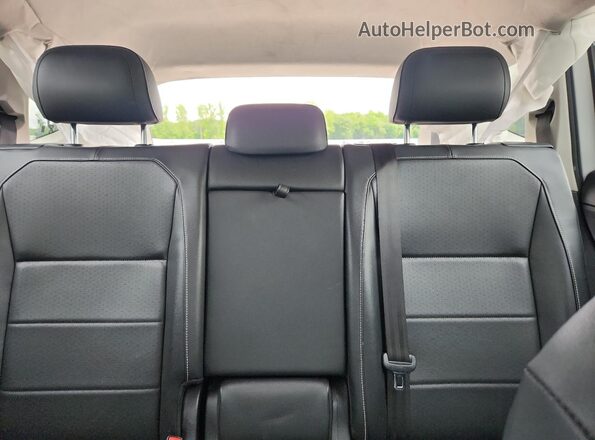 3VV3B7AX4MM100716 2021 VOLKSWAGEN TIGUAN White უკანა სავარძლების ხედი