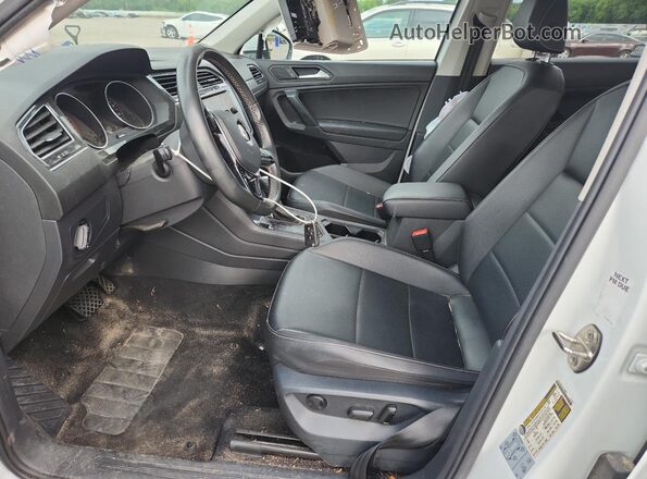 3VV3B7AX4MM100716 2021 VOLKSWAGEN TIGUAN White წინა სალონის ხედი