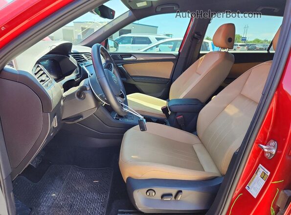 3VV3B7AX4PM036195 2023 VOLKSWAGEN TIGUAN Red წინა სალონის ხედი