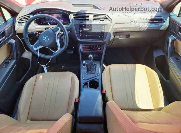 3VV3B7AX4PM036195 2023 VOLKSWAGEN TIGUAN Red წინა პანელის ხედი