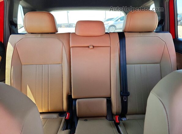 3VV3B7AX4PM036195 2023 VOLKSWAGEN TIGUAN Red უკანა სავარძლების ხედი