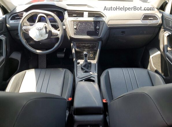3VV3B7AX4PM115124 2023 VOLKSWAGEN TIGUAN Black Vista del salpicadero