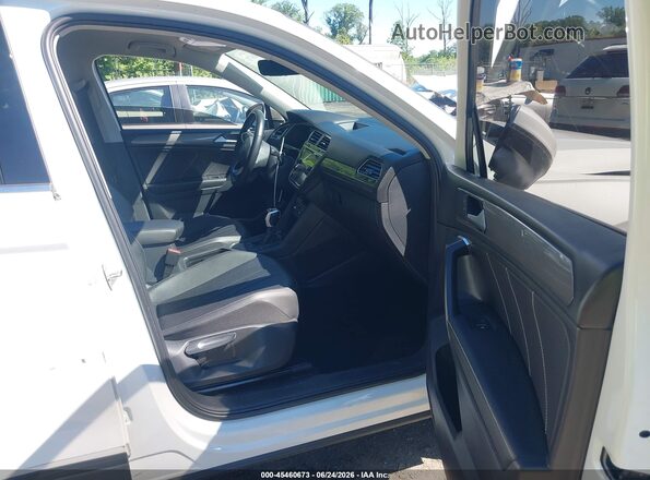 3VV3B7AX4PM136149 2023 VOLKSWAGEN TIGUAN White წინა სალონის ხედი