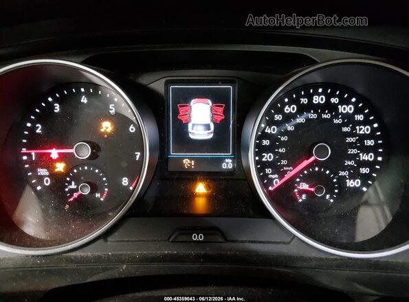 3VV3B7AX5JM001253 2018 VOLKSWAGEN TIGUAN Silver Widok tylnych siedzeń