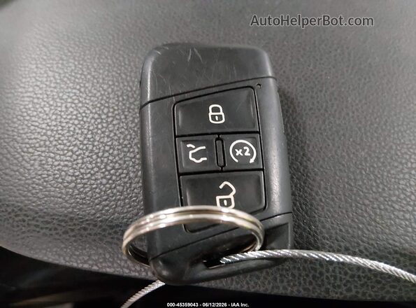 3VV3B7AX5JM001253 2018 VOLKSWAGEN TIGUAN Silver Widok deski rozdzielczej