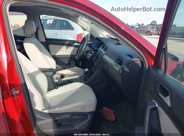 3VV3B7AX5JM056043 2018 VOLKSWAGEN TIGUAN Темно-бордовый Вид салона спереди
