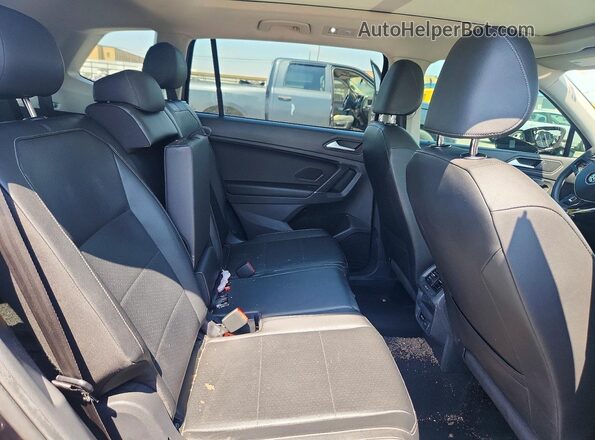 3VV3B7AX5LM020727 2020 VOLKSWAGEN TIGUAN Black Widok wnętrza z tyłu