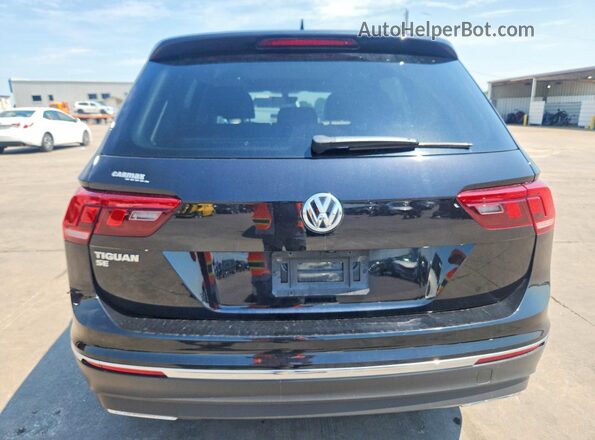 3VV3B7AX5LM020727 2020 VOLKSWAGEN TIGUAN Black Widok z tyłu