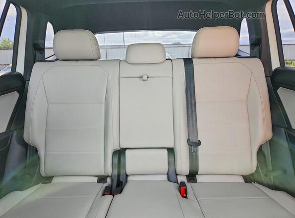 3VV3B7AX5MM006344 2021 VOLKSWAGEN TIGUAN White უკანა სავარძლების ხედი