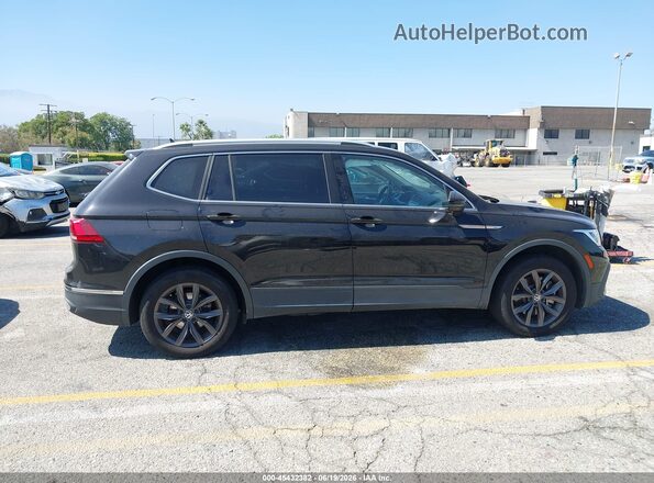 3VV3B7AX5NM047266 2022 VOLKSWAGEN TIGUAN Black Rear interior view