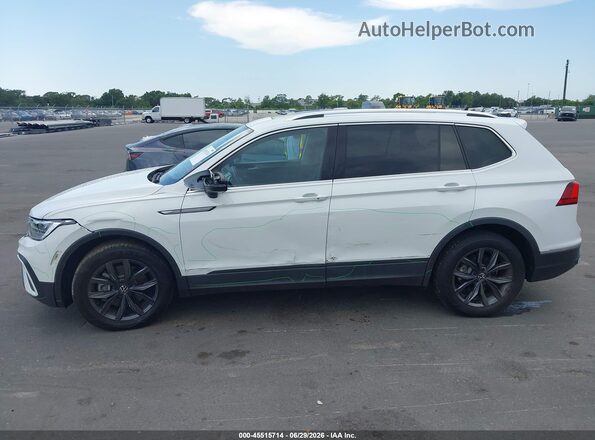 3VV3B7AX5NM047381 2022 VOLKSWAGEN TIGUAN White Vista interior de 360 grados