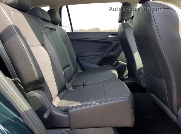 3VV3B7AX6KM154726 2019 VOLKSWAGEN TIGUAN Green Rear interior view