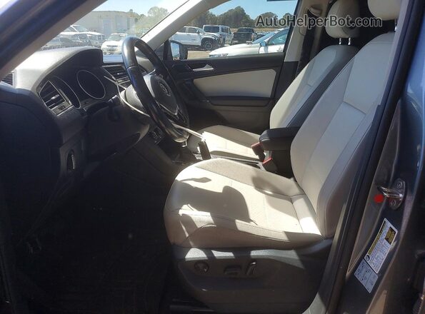 3VV3B7AX8JM002669 2018 VOLKSWAGEN TIGUAN Gray Սալոնի դիմացի տեսք