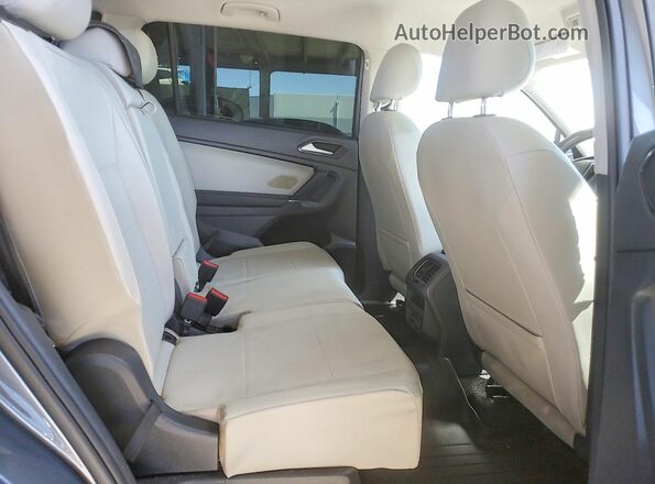 3VV3B7AX8JM002669 2018 VOLKSWAGEN TIGUAN Gray Սալոնի հետևի տեսք