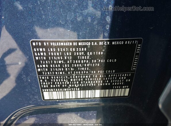 3VV3B7AX8JM047238 2018 VOLKSWAGEN TIGUAN Blue Vista del compartimento del motor