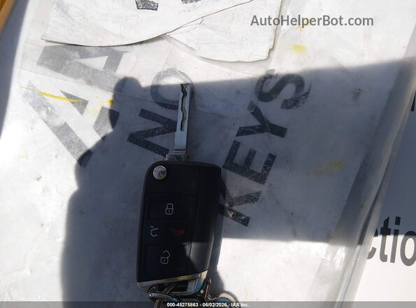 3VV3B7AX8JM047238 2018 VOLKSWAGEN TIGUAN Blue Vista del salpicadero