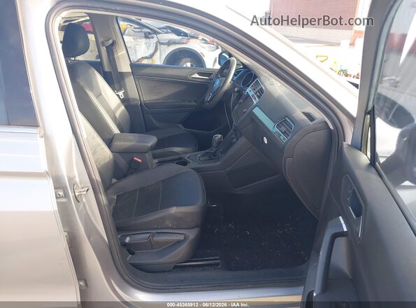 3VV3B7AX8LM017840 2020 VOLKSWAGEN TIGUAN Gray Vista interior delantera