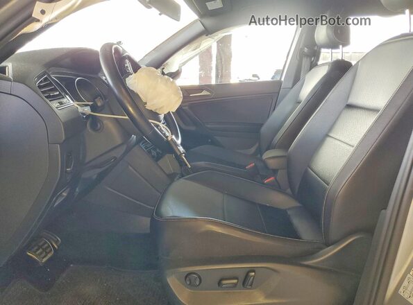 3VV3B7AX8MM101545 2021 VOLKSWAGEN TIGUAN Silver Widok wnętrza z przodu