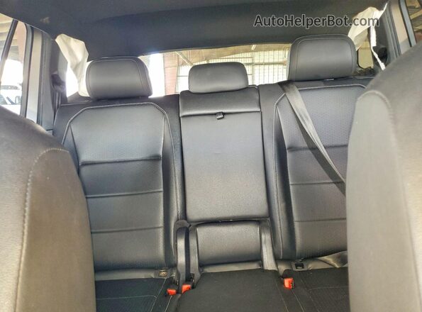 3VV3B7AX8MM101545 2021 VOLKSWAGEN TIGUAN Silver Widok tylnych siedzeń