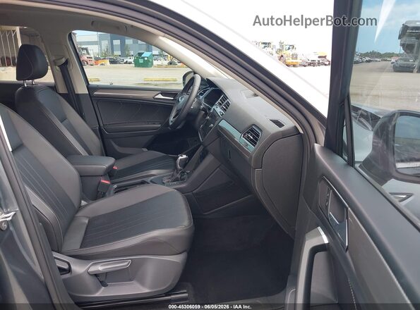 3VV3B7AX8NM092489 2022 VOLKSWAGEN TIGUAN Gray Вид салону спереду