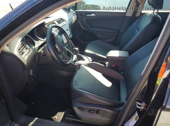 3VV3B7AX9JM214416 2018 VOLKSWAGEN TIGUAN Black Widok wnętrza z przodu