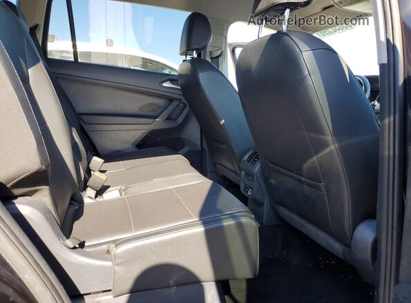 3VV3B7AX9JM214416 2018 VOLKSWAGEN TIGUAN Black Widok wnętrza z tyłu