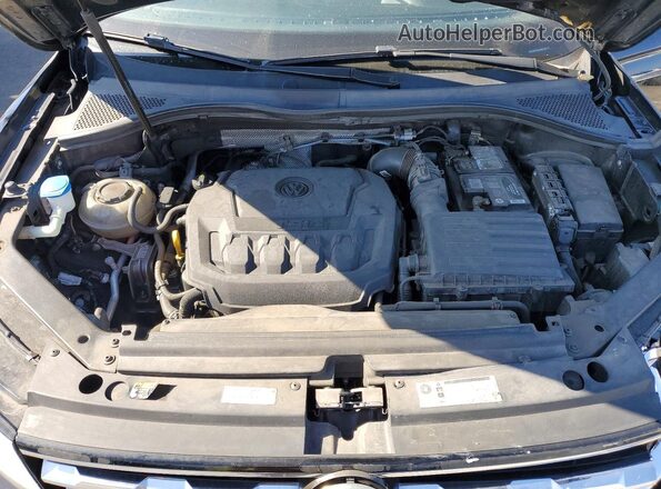 3VV3B7AX9JM214416 2018 VOLKSWAGEN TIGUAN Black Widok komory silnika