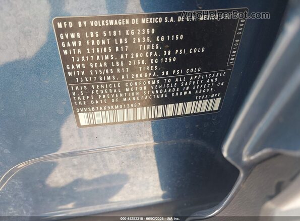 3VV3B7AX9KM013987 2019 VOLKSWAGEN TIGUAN Blue Вид підкапотного простору