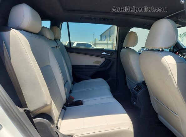 3VV3B7AX9KM084848 2019 VOLKSWAGEN TIGUAN White Вид задньої частини салону