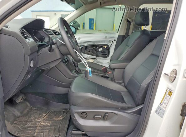 3VV3B7AX9LM012548 2020 VOLKSWAGEN TIGUAN White Front interior view