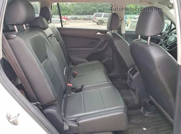 3VV3B7AX9LM012548 2020 VOLKSWAGEN TIGUAN White Rear interior view