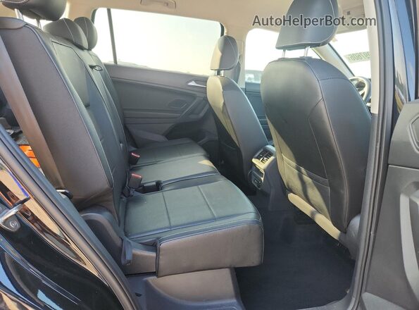 3VV3B7AX9MM140189 2021 VOLKSWAGEN TIGUAN Black Widok wnętrza z tyłu