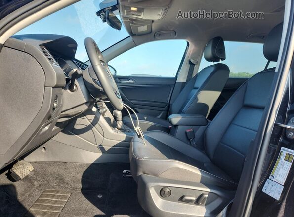 3VV3B7AX9MM140189 2021 VOLKSWAGEN TIGUAN Black Widok wnętrza z przodu
