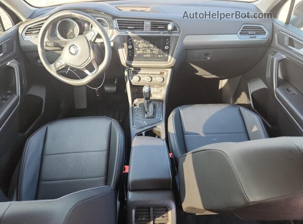3VV3B7AX9MM140189 2021 VOLKSWAGEN TIGUAN Black Widok deski rozdzielczej