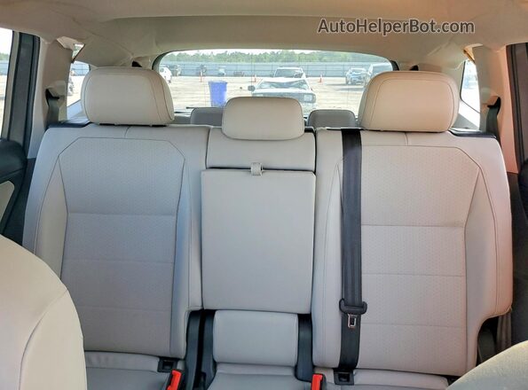 3VV3B7AXXJM205529 2018 VOLKSWAGEN TIGUAN Gray Вид задніх сидінь
