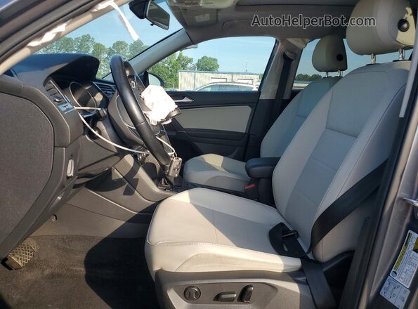 3VV3B7AXXJM205529 2018 VOLKSWAGEN TIGUAN Gray Вид салону спереду