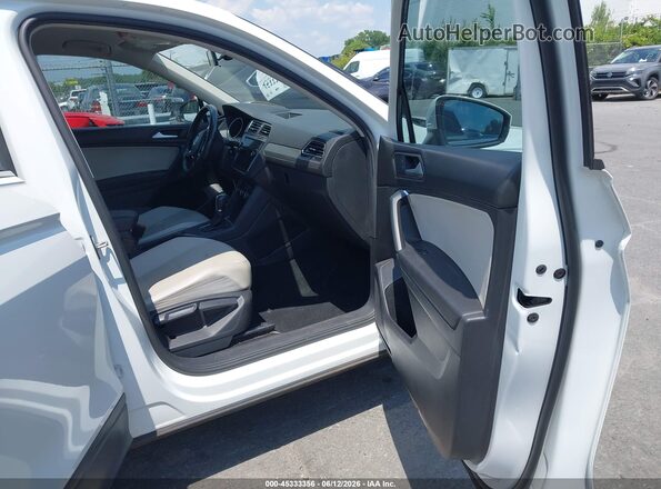 3VV3B7AXXKM199152 2019 VOLKSWAGEN TIGUAN Белый Вид салона спереди