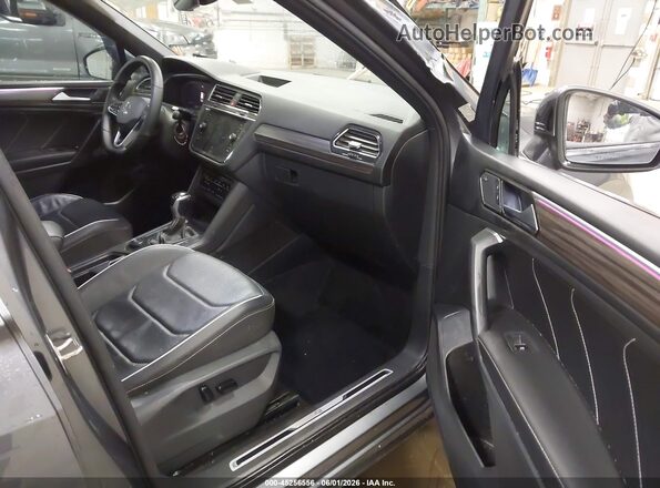 3VV4B7AX0NM147280 2022 VOLKSWAGEN TIGUAN Gray Vista interior delantera