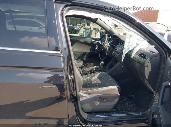 3VV4B7AX1NM174018 2022 VOLKSWAGEN TIGUAN Black Widok wnętrza z przodu