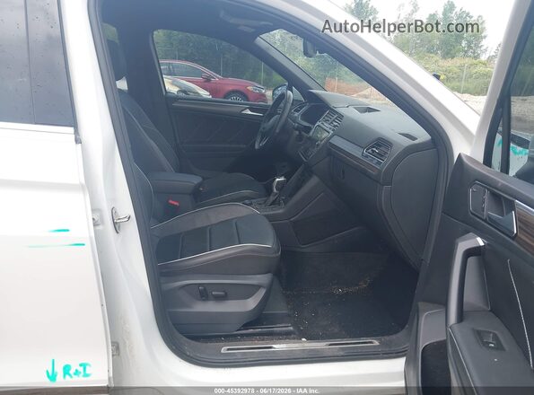 3VV4B7AX2NM102650 2022 VOLKSWAGEN TIGUAN White წინა სალონის ხედი