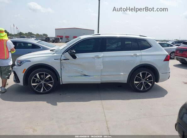 3VV4B7AX3PM050674 2023 VOLKSWAGEN TIGUAN White 360 interior view