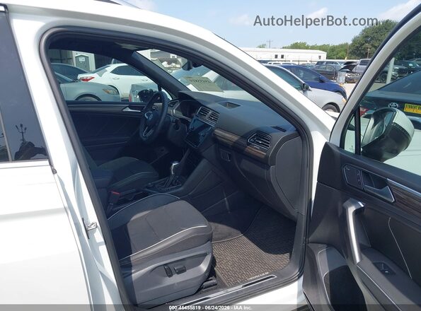 3VV4B7AX3PM050674 2023 VOLKSWAGEN TIGUAN White Front interior view