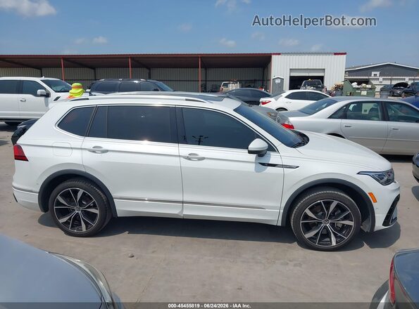 3VV4B7AX3PM050674 2023 VOLKSWAGEN TIGUAN White Rear interior view