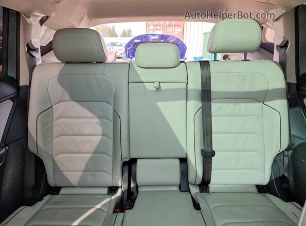 3VV4B7AX4JM075235 2018 VOLKSWAGEN TIGUAN Gray Вид задніх сидінь