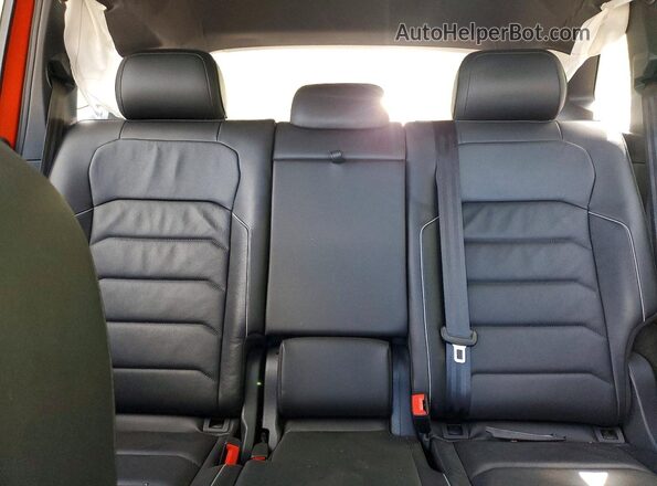 3VV4B7AX4JM192930 2018 VOLKSWAGEN TIGUAN Orange 